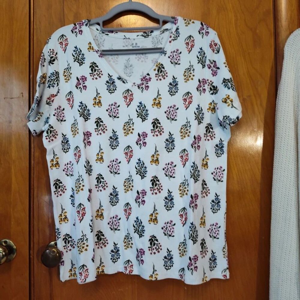 Croft and Barrow Women's T-Shirt Lightweight Short Sleeves Casual Floral